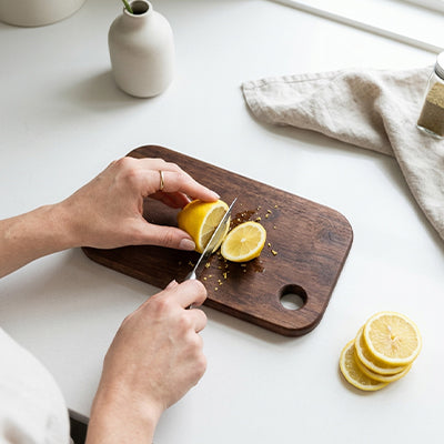 planche à découper en bois pour légumes